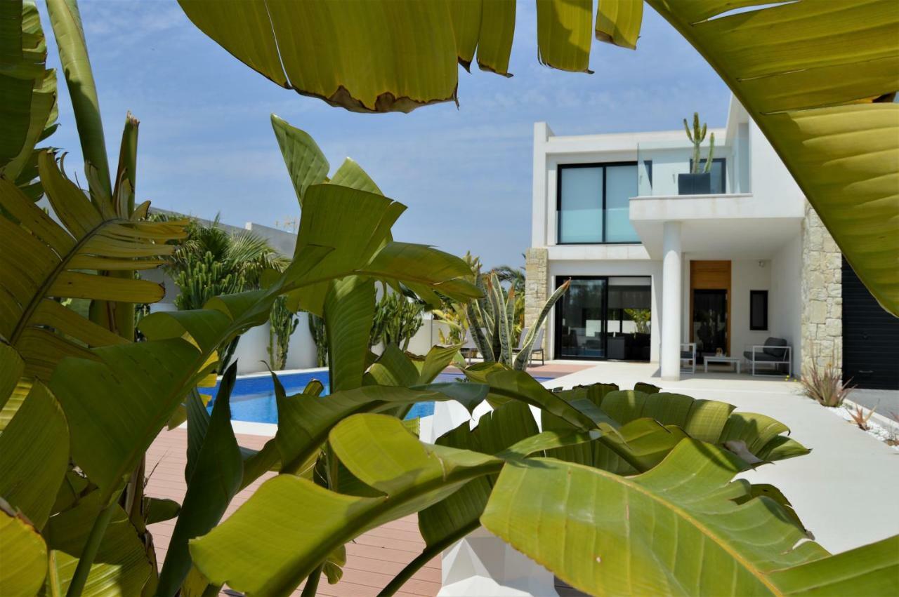 Villa With Private Pool Llobregales Exteriör bild